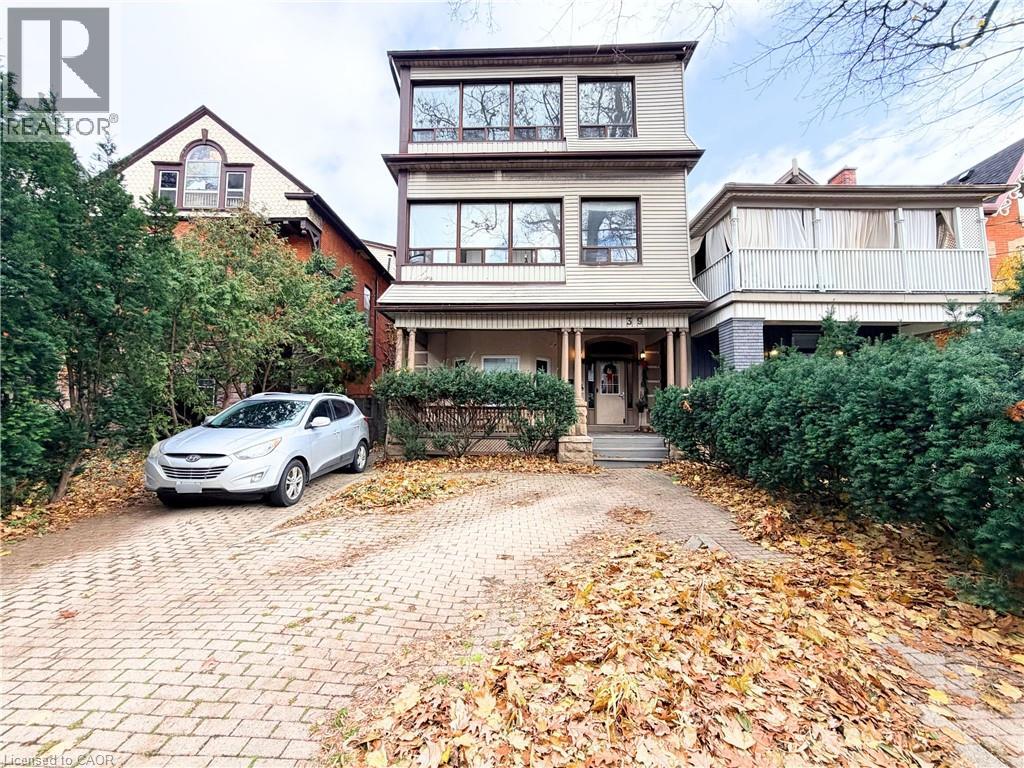 MLS® listing #29173778 for sale located at 39 WEST Avenue S Unit# 5