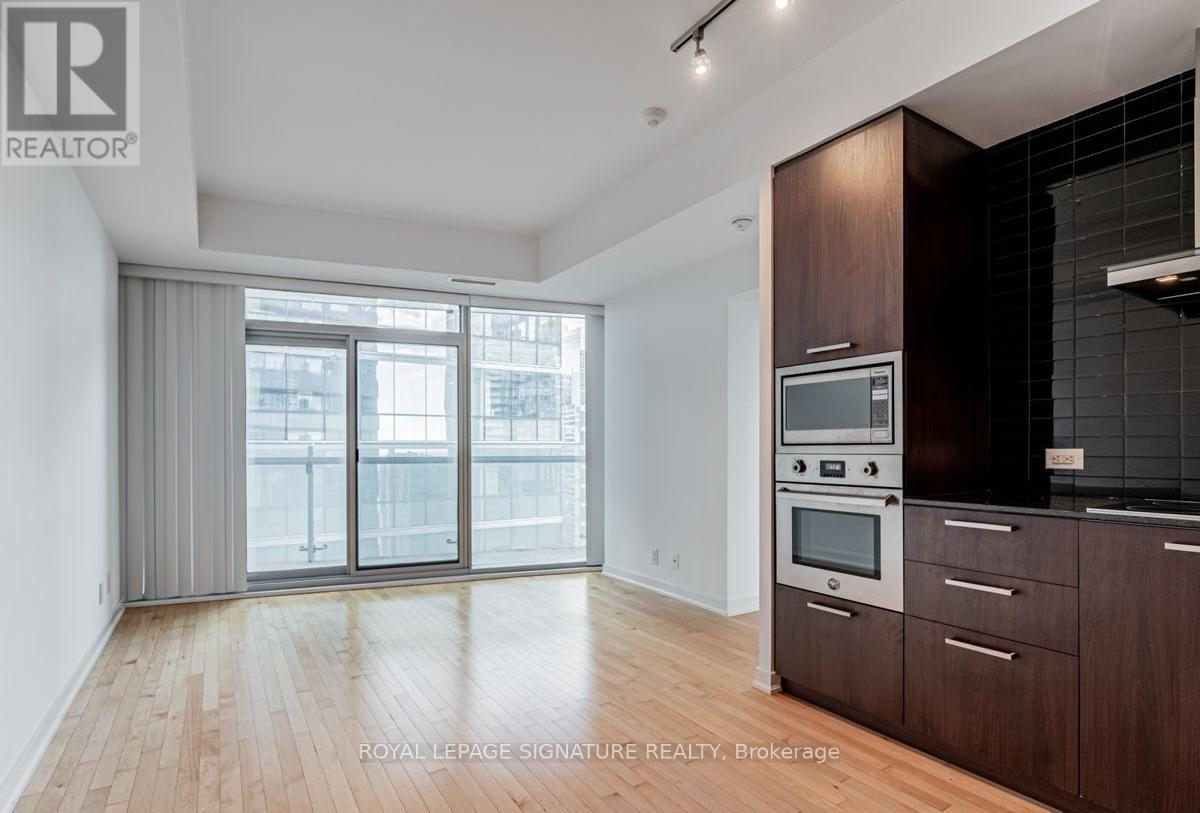 MLS® listing #29173792 for sale located at 3510 - 14 YORK STREET