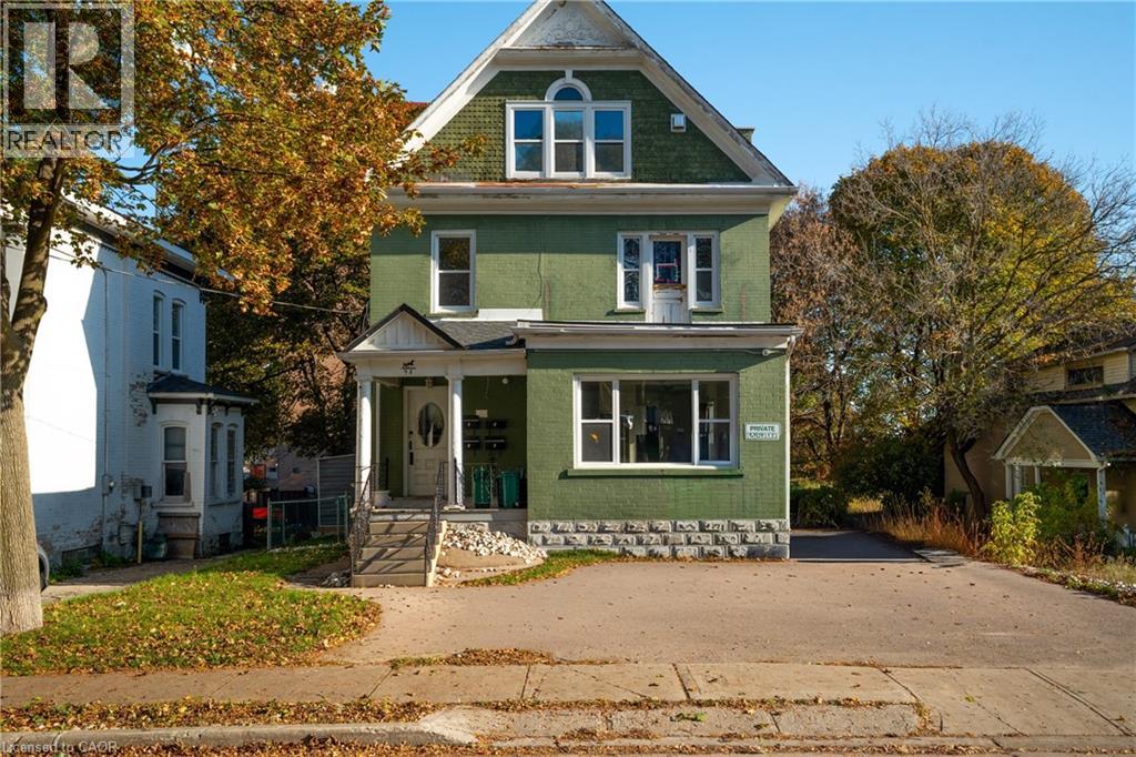 MLS® listing #29176573 for sale located at 98 CHURCH Street Unit# D (Upper)