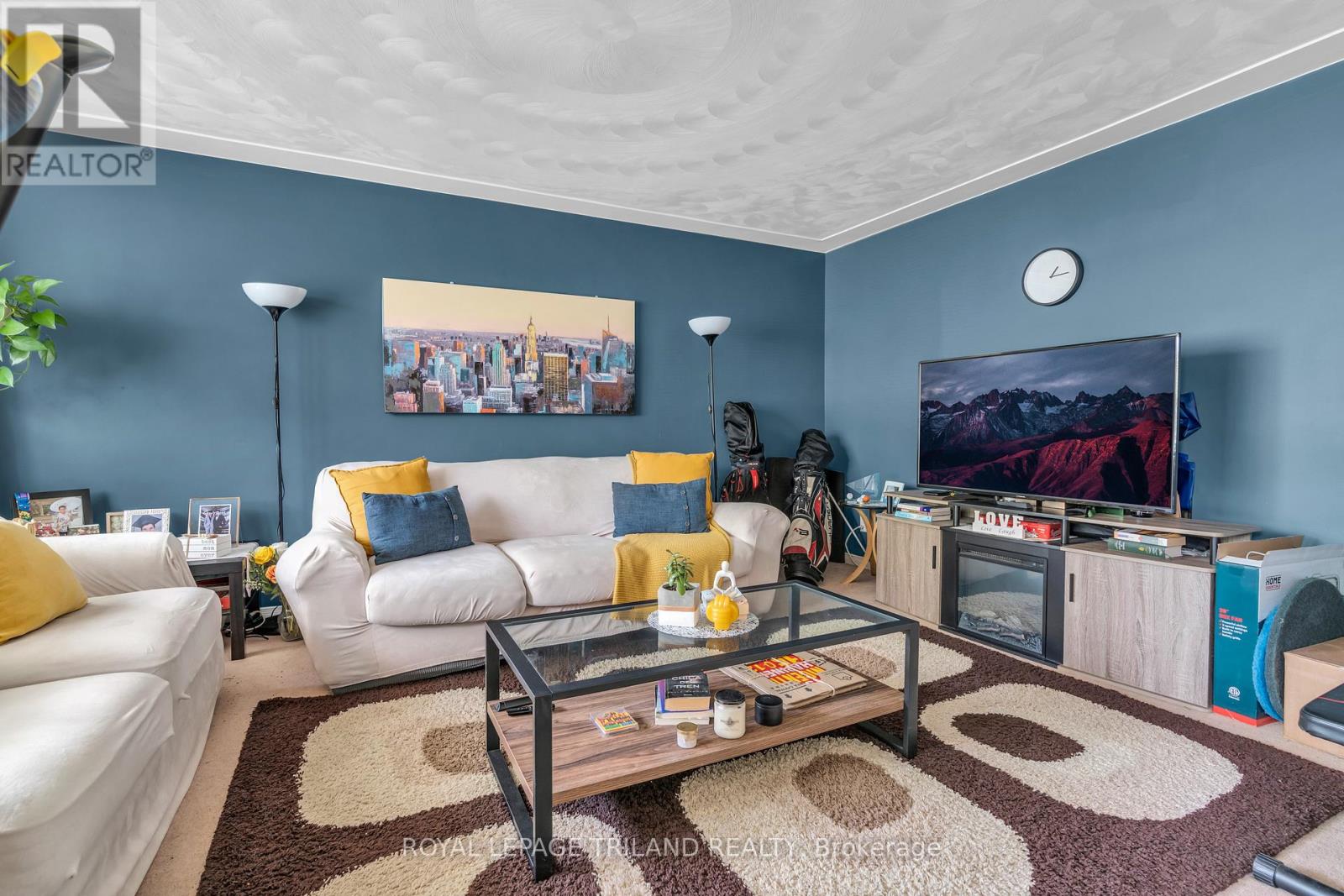 MLS® listing #29177243 for sale located at A - 195B CEDARVALE CRESCENT