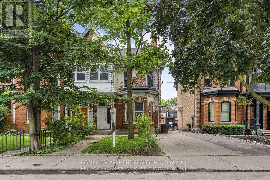 MLS® listing #29177305 for sale located at 4 - 35 BEACONSFIELD AVENUE