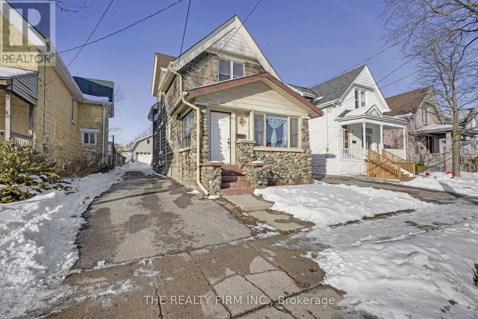 MLS® listing #29179348 for sale located at 924 PRINCESS AVENUE