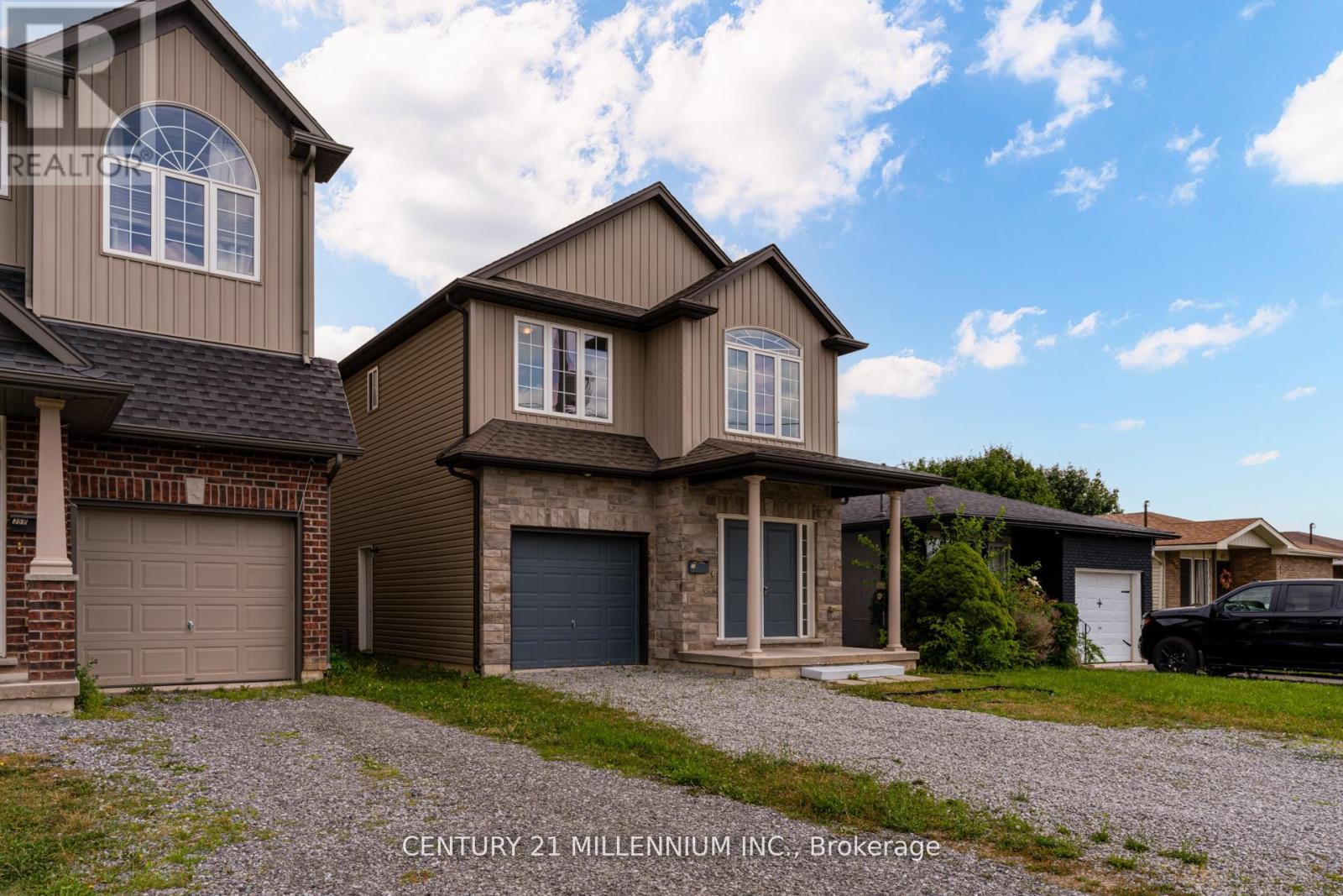 MLS® listing #29179567 for sale located at 38 KENT STREET