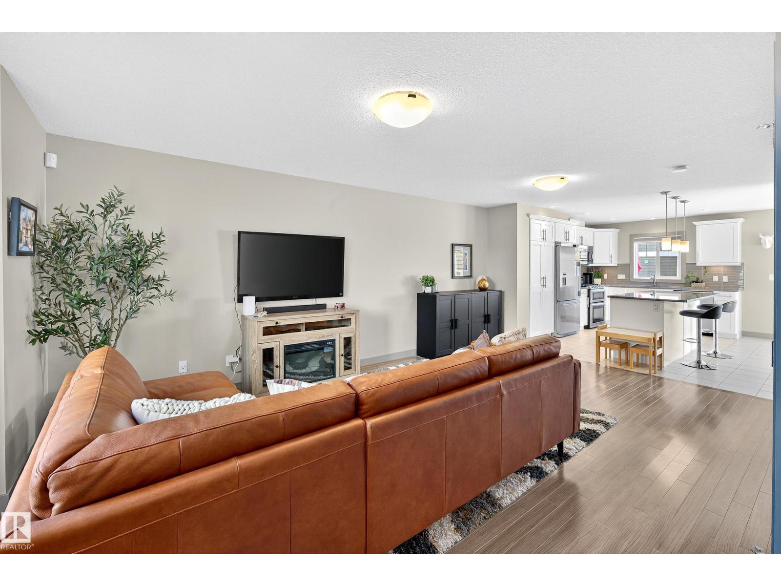 MLS® listing #29180667 for sale located at #6 1150 WINDEREMERE WY SW