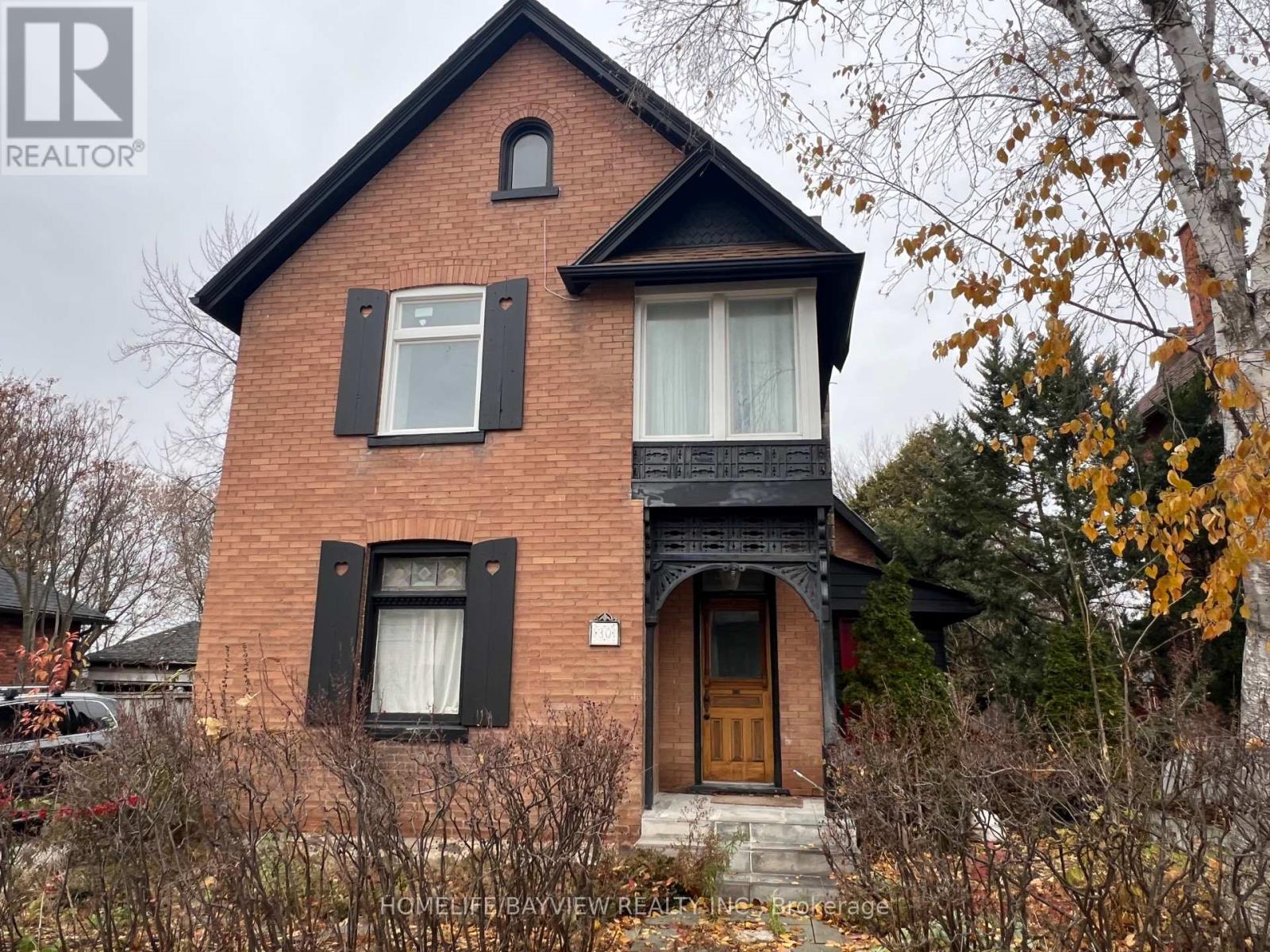 MLS® listing #29182203 for sale located at 30 QUEEN STREET