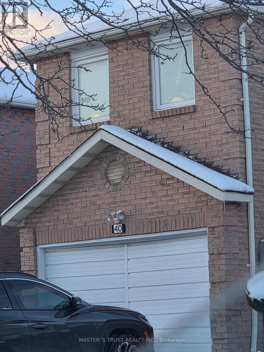 MLS® listing #29182345 for sale located at 40 WHITLEY CASTLE CRESCENT S