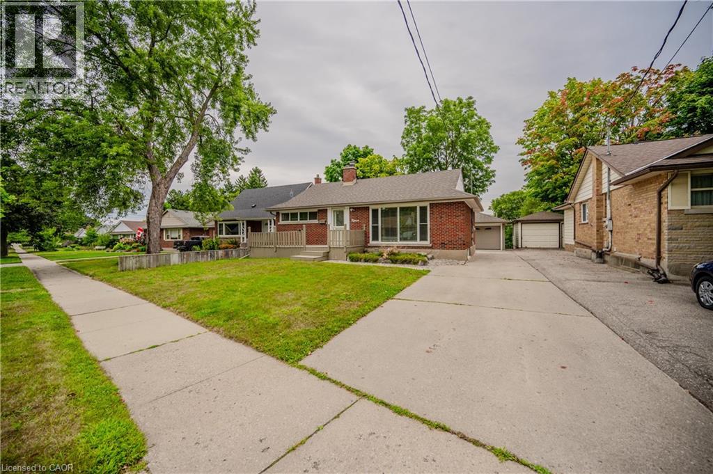 MLS® listing #29183319 for sale located at 15 EDINBURGH Road Unit# Upper