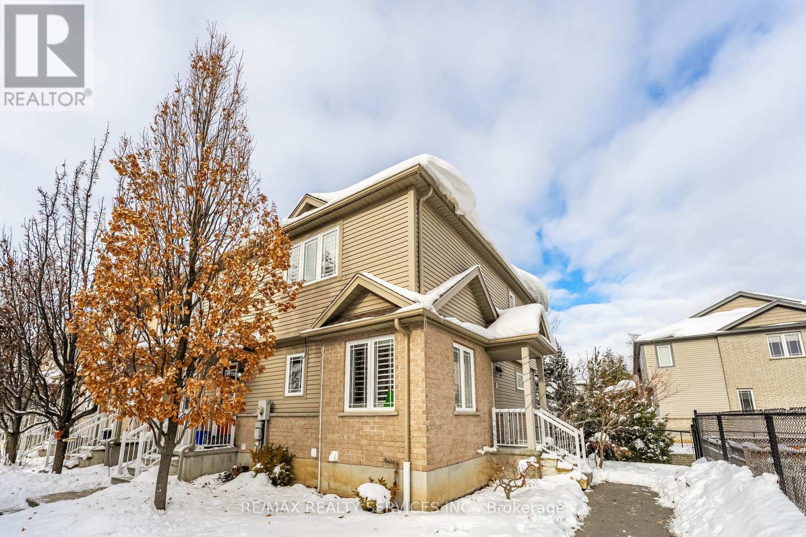 MLS® listing #29185005 for sale located at 32 - 10 FOXGLOVE CRESCENT