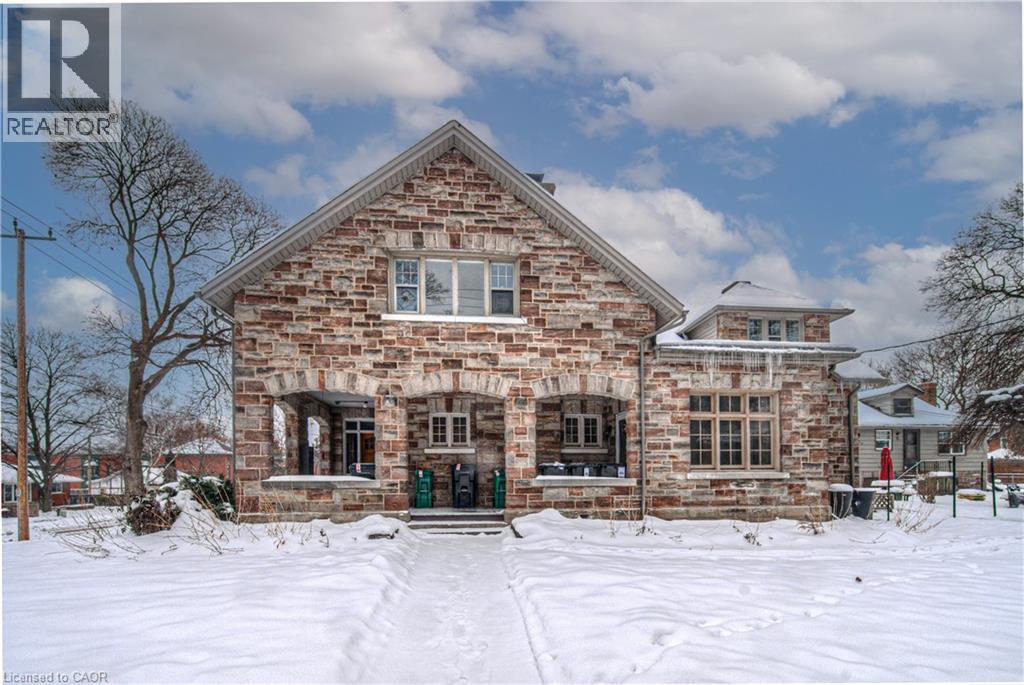 MLS® listing #29185355 for sale located at 916 QUEENSTON Road