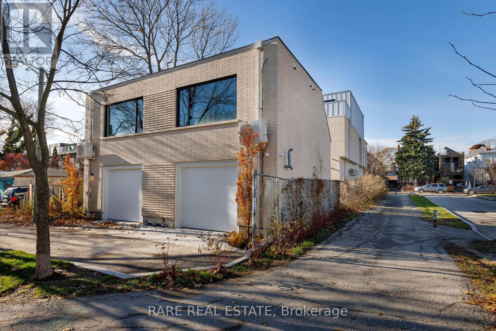 MLS® listing #29185611 for sale located at LANEWAY - 451 MONTROSE AVENUE