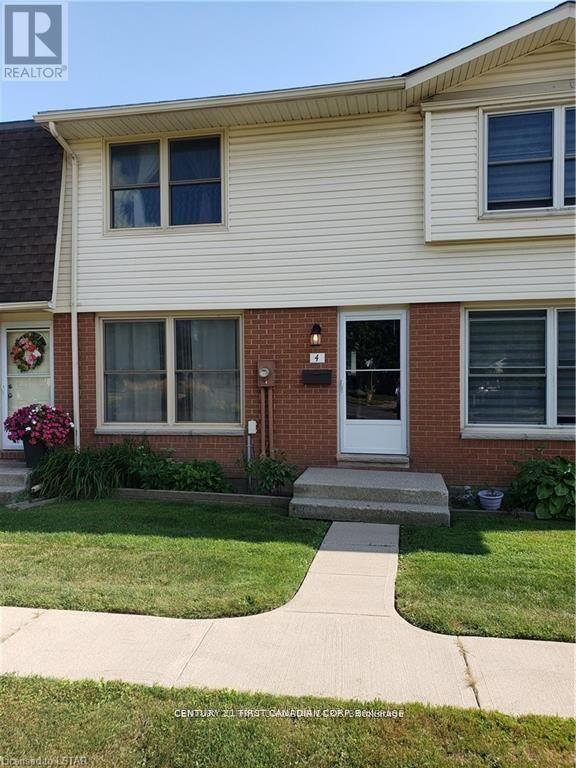 MLS® listing #29186233 for sale located at 4 - 51 SHOLTO DRIVE