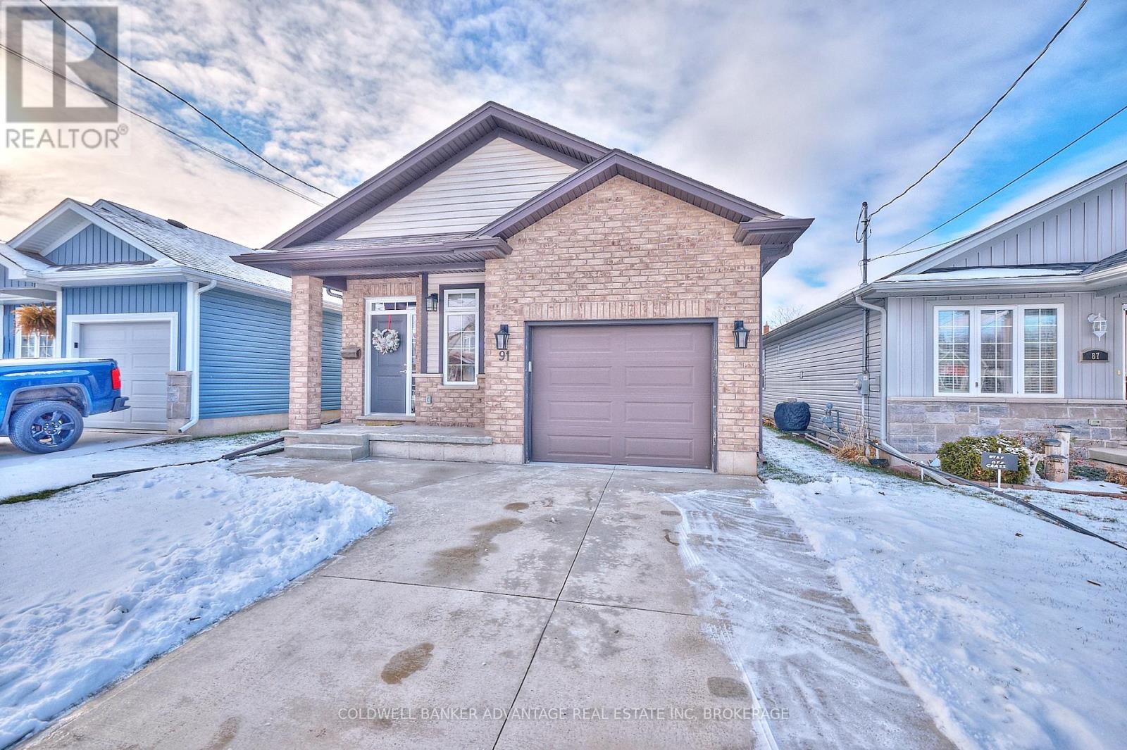 MLS® listing #29186257 for sale located at 91 SCHOLFIELD AVENUE S