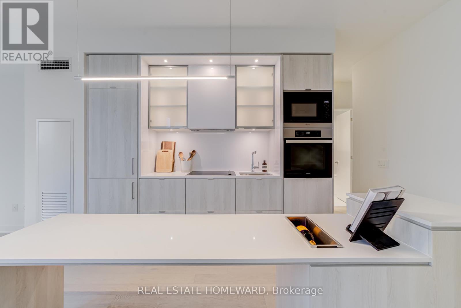 MLS® listing #29186637 for sale located at 1403 - 11 YORKVILLE AVENUE