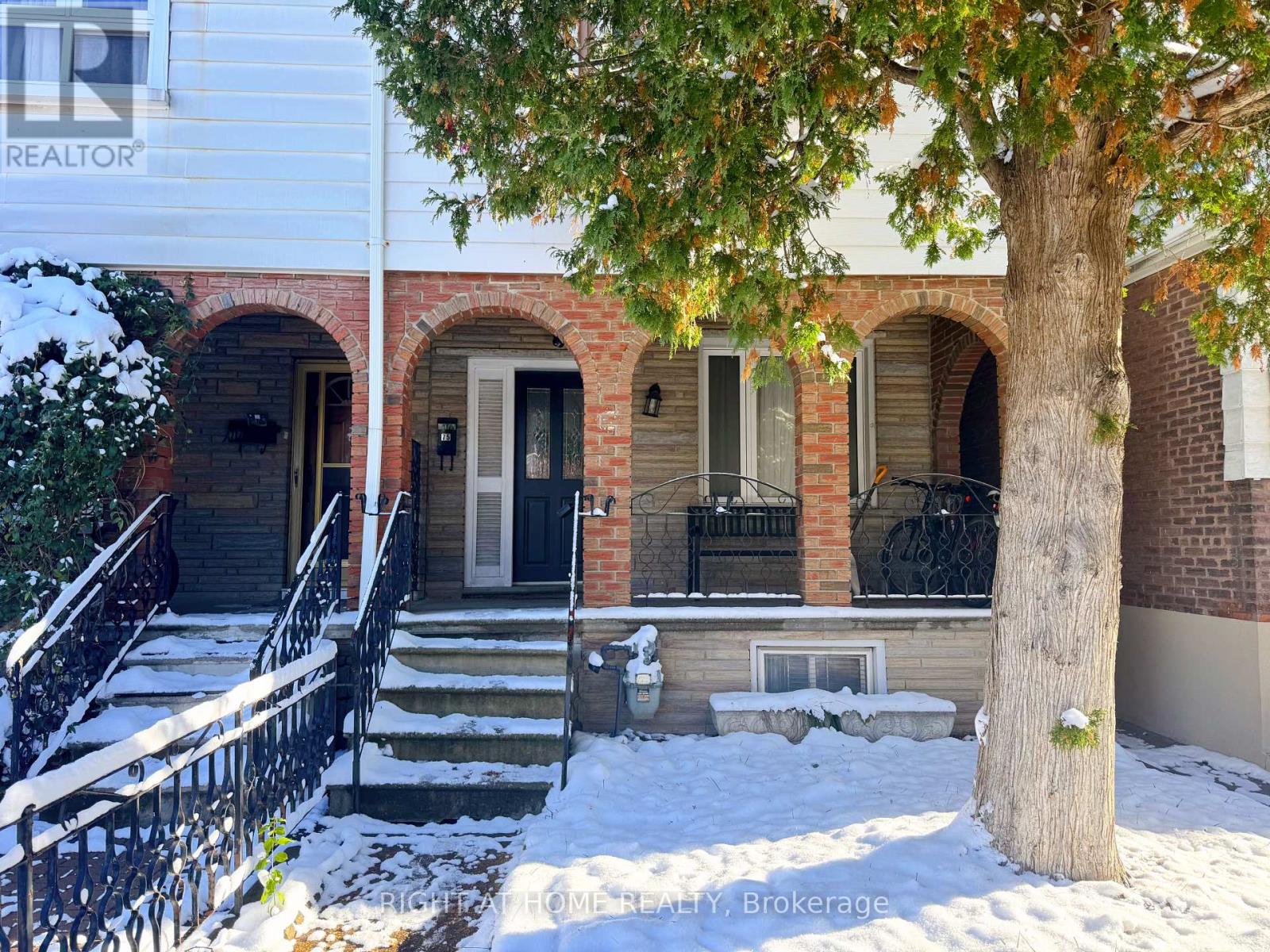 MLS® listing #29188873 for sale located at MAIN - 75 BARTLETT AVENUE