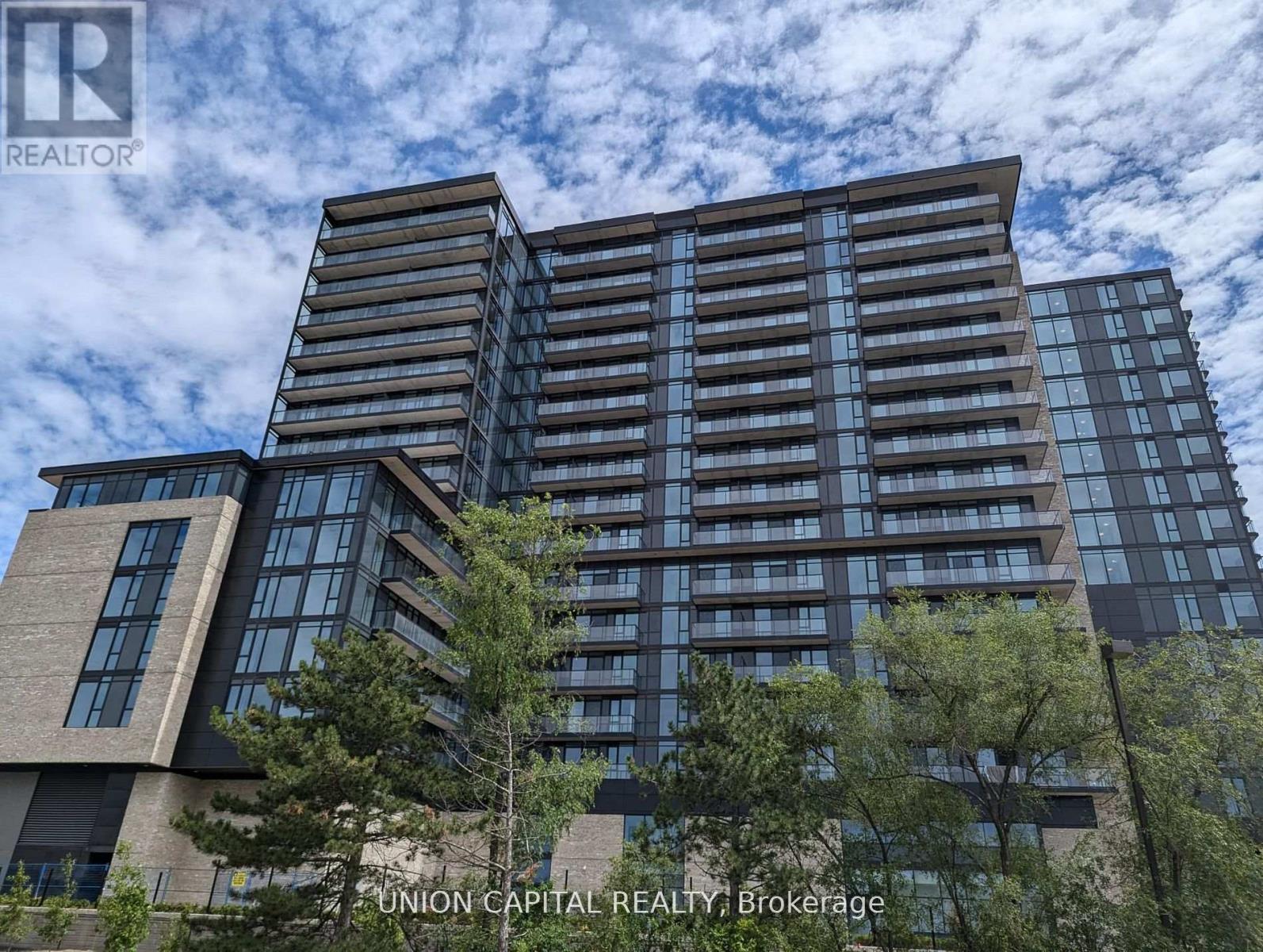 MLS® listing #29188936 for sale located at 915 - 86 DUNDAS STREET E