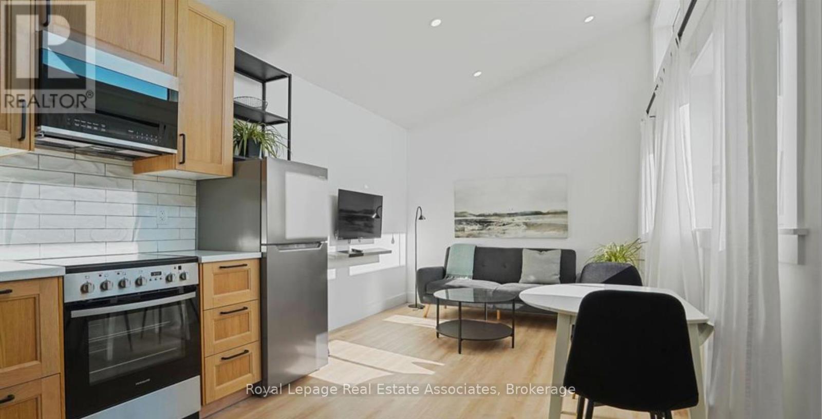 MLS® listing #29190597 for sale located at 3 - 45 BOND STREET