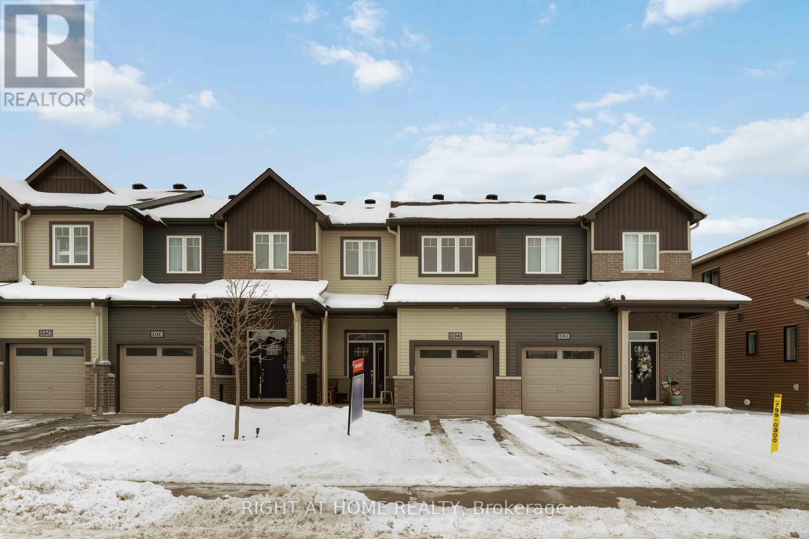 MLS® listing #29191275 for sale located at 1022 BALLYHALE HEIGHTS