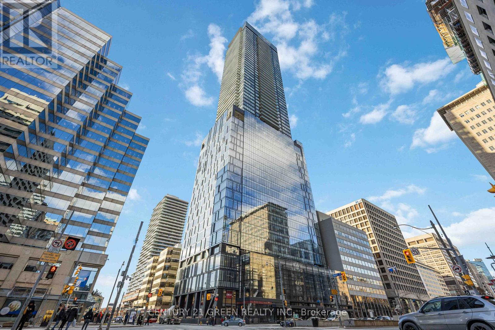 MLS® listing #29191566 for sale located at 4006 - 488 UNIVERSITY AVENUE