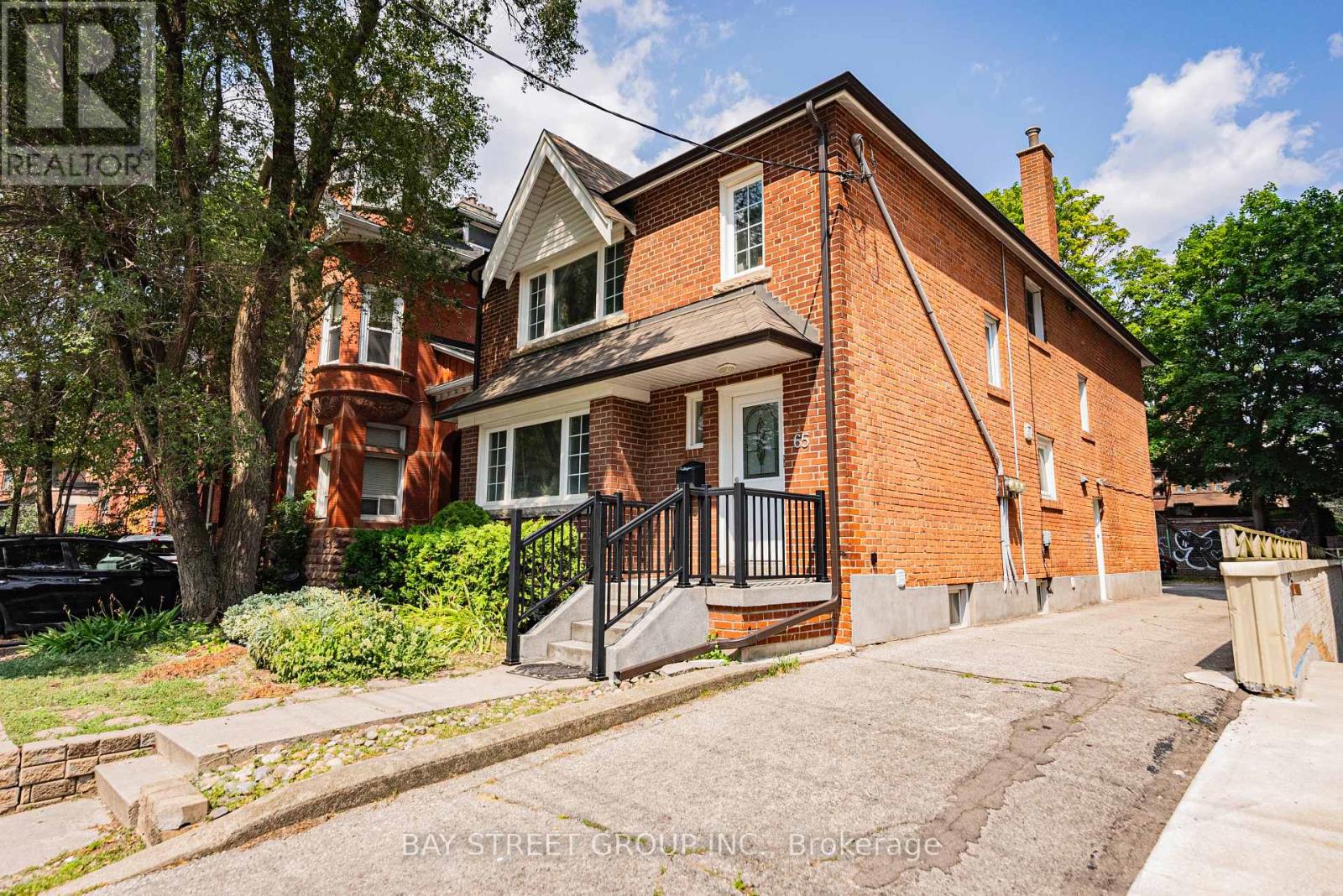 MLS® listing #29193509 for sale located at 65 SPADINA ROAD