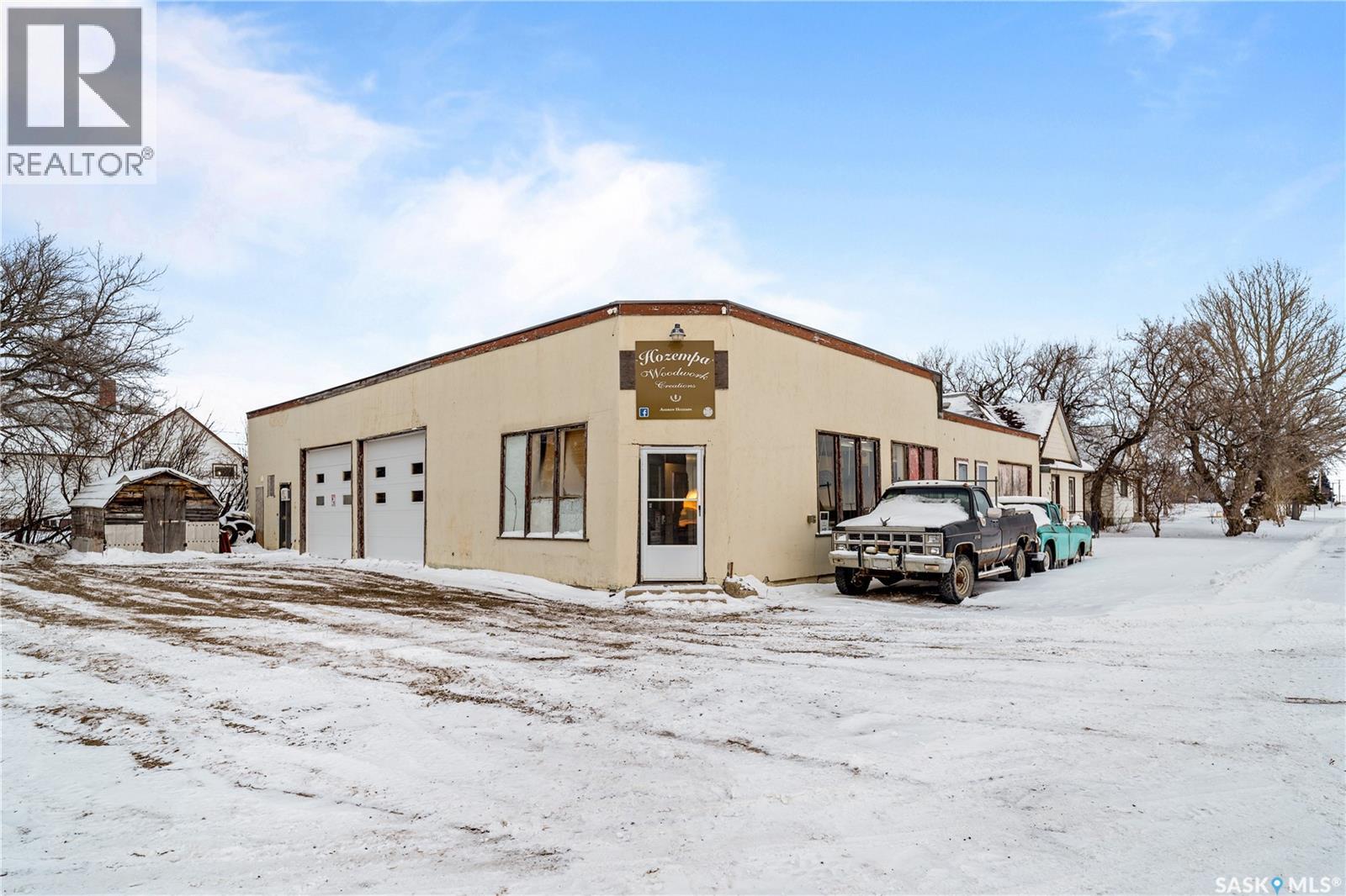 MLS® listing #29193652 for sale located at 503 Railway AVENUE