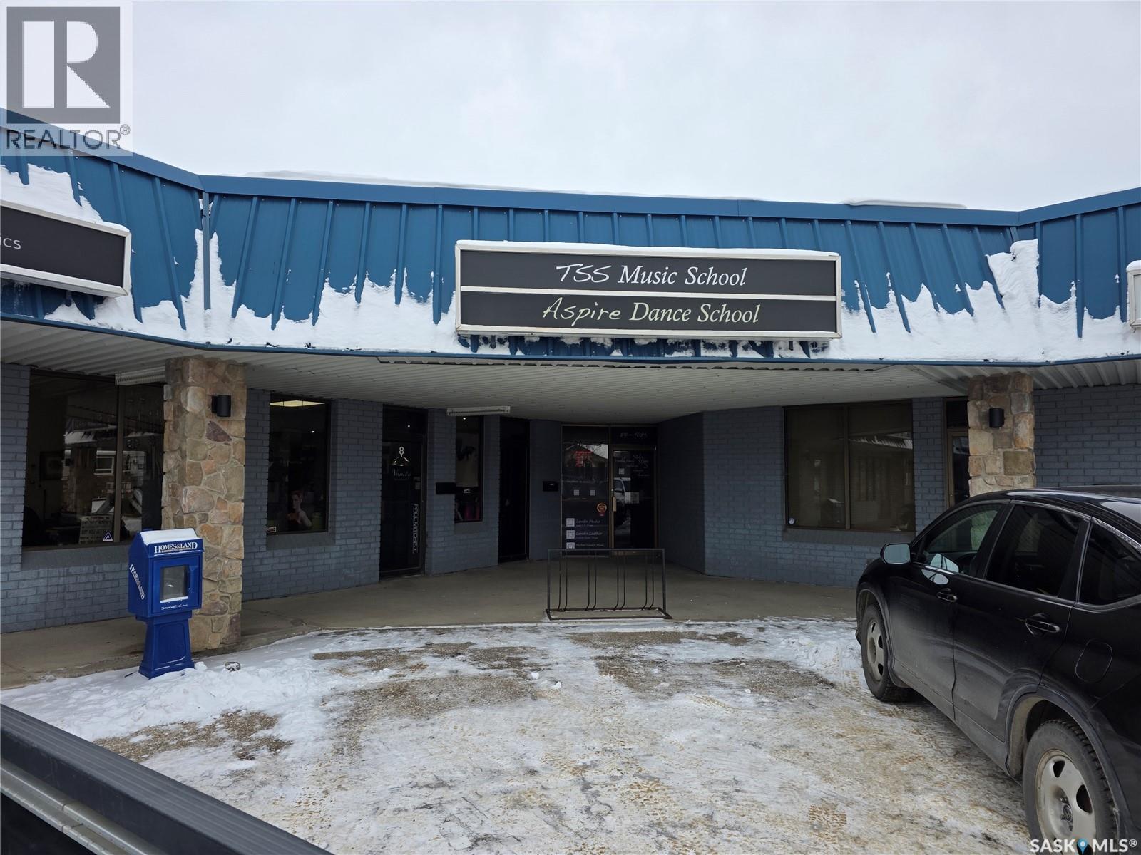 MLS® listing #29193653 for sale located at 9 1025 Boychuk DRIVE