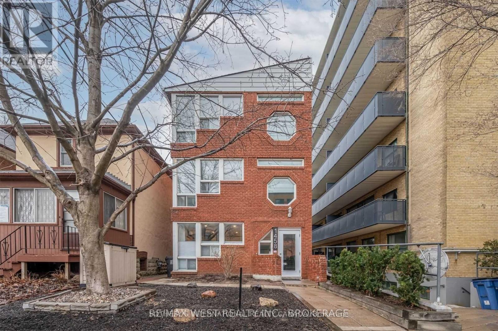 MLS® listing #29193666 for sale located at #2 - 1458 BAYVIEW AVENUE