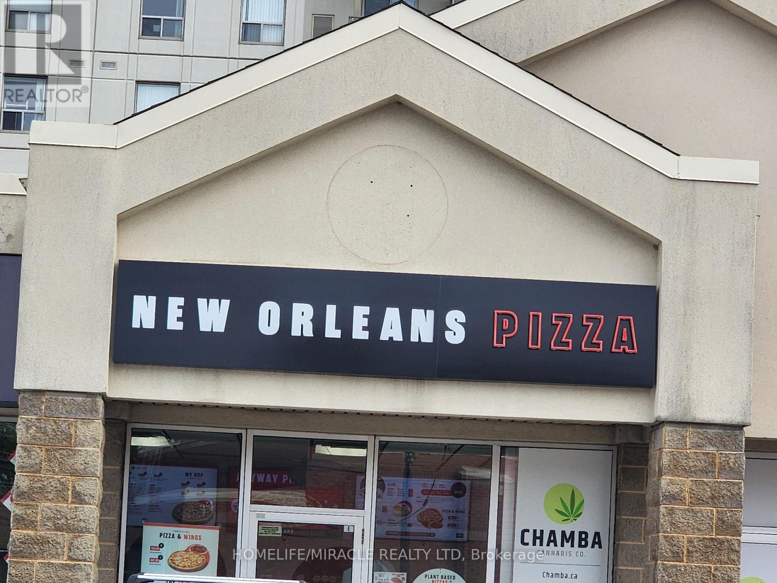 MLS® listing #29193781 for sale located at 425 UNIVERSITY AVENUE E