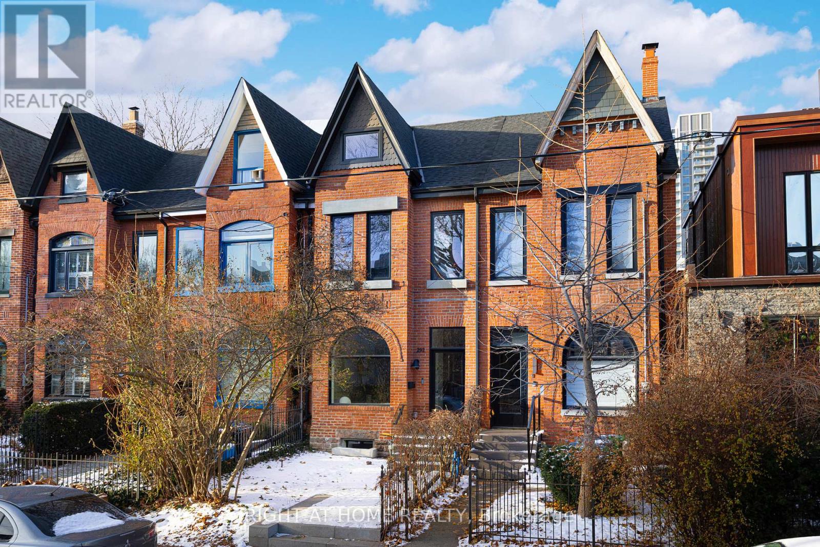 MLS® listing #29194113 for sale located at 292 BORDEN STREET