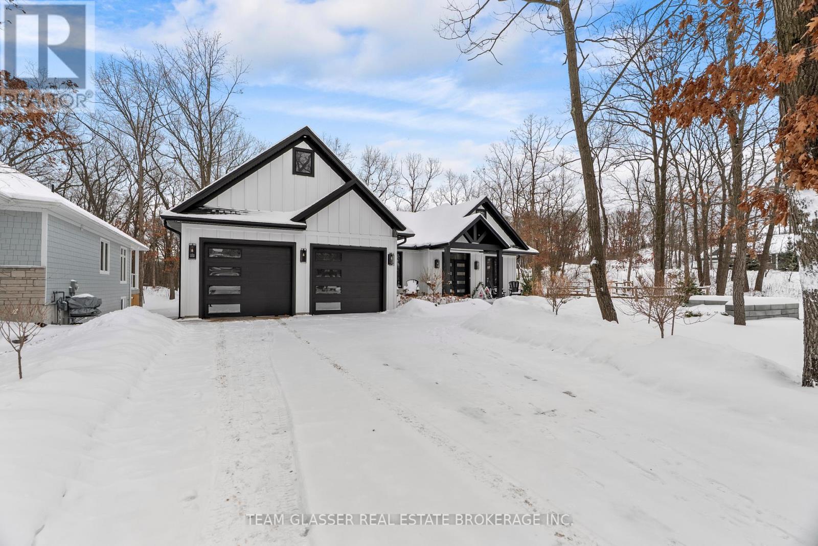 MLS® listing #29194851 for sale located at 10143 PINERY BLUFFS ROAD