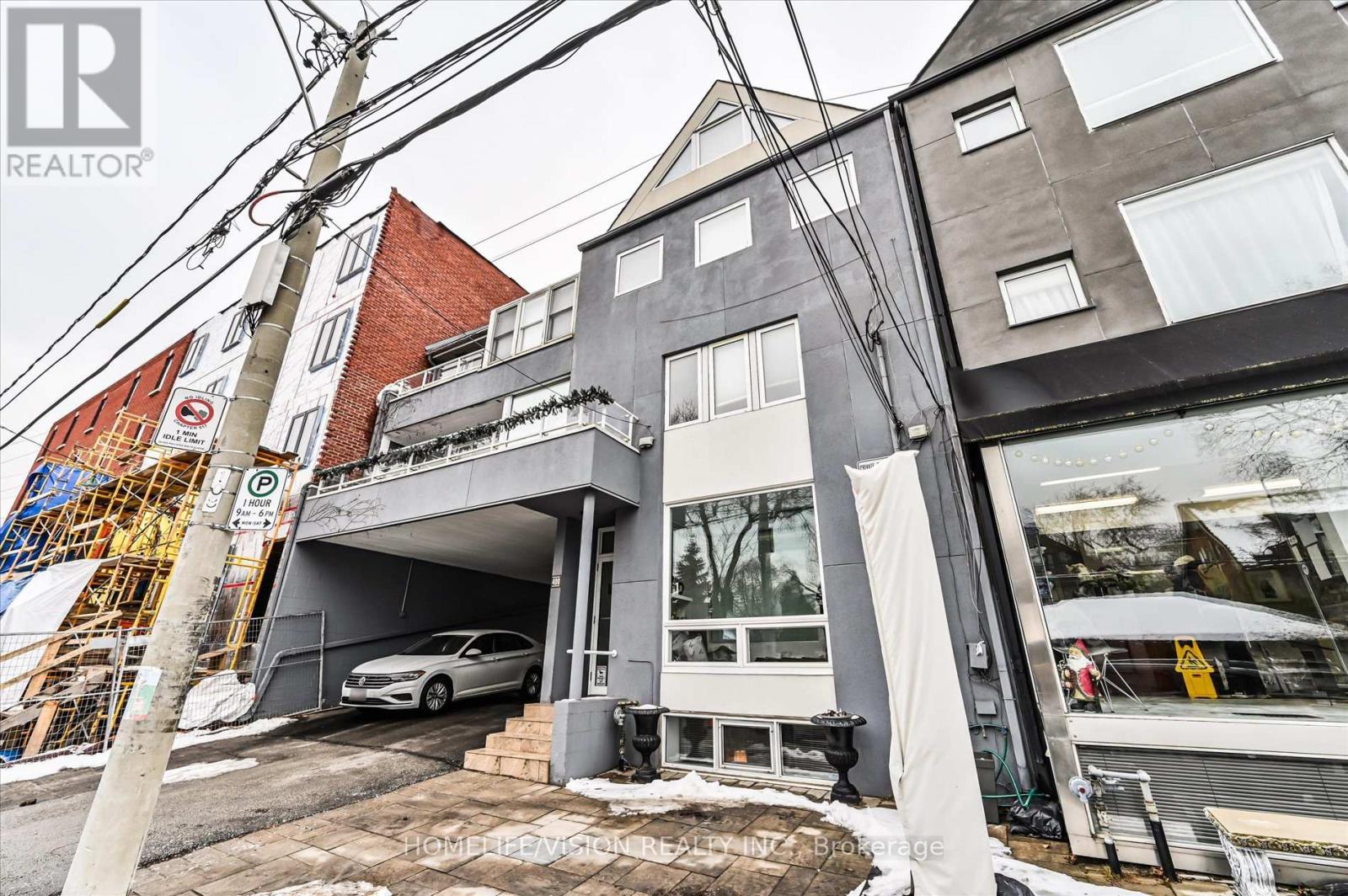 MLS® listing #29195762 for sale located at 400 SUMMERHILL AVENUE