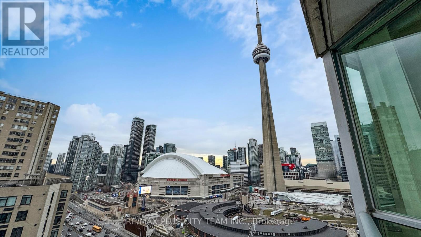 MLS® listing #29195873 for sale located at 2323 - 230 QUEENS QUAY W