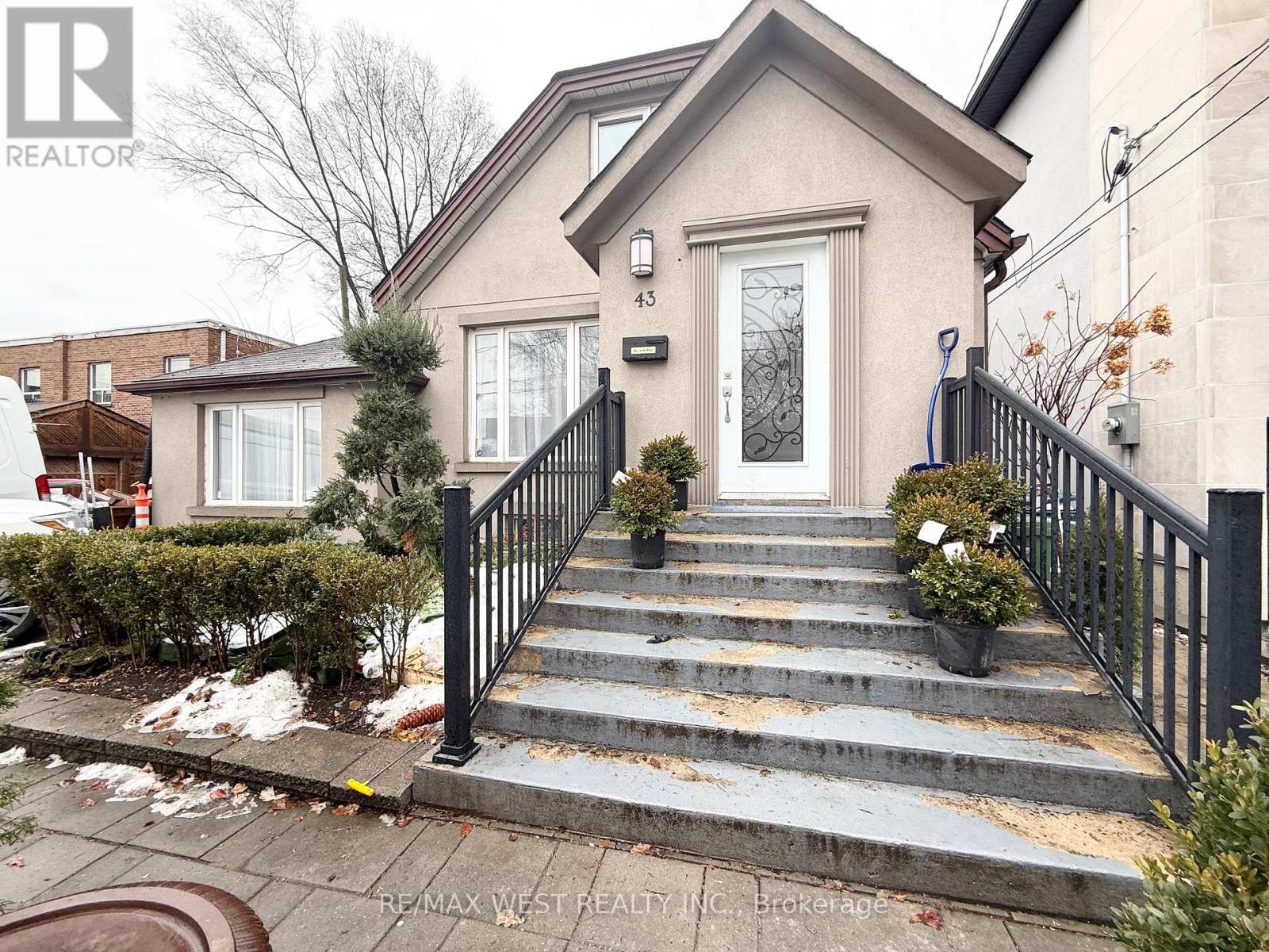 MLS® listing #29197771 for sale located at LOWER - 43 DUNBLAINE AVENUE