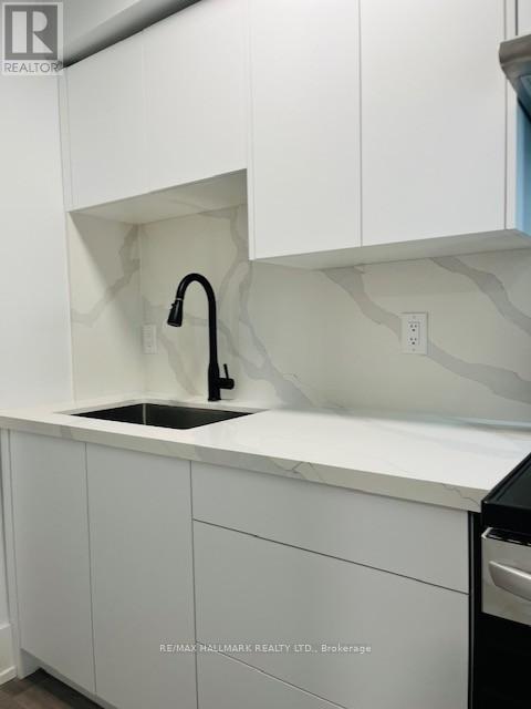 MLS® listing #29197882 for sale located at 4 - 2961 LAKESHORE BOULEVARD W