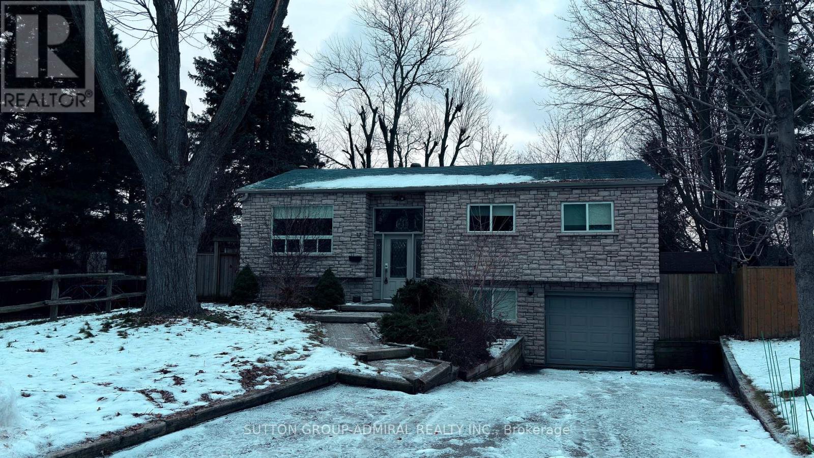 MLS® listing #29198853 for sale located at 17 LAW CRESCENT S