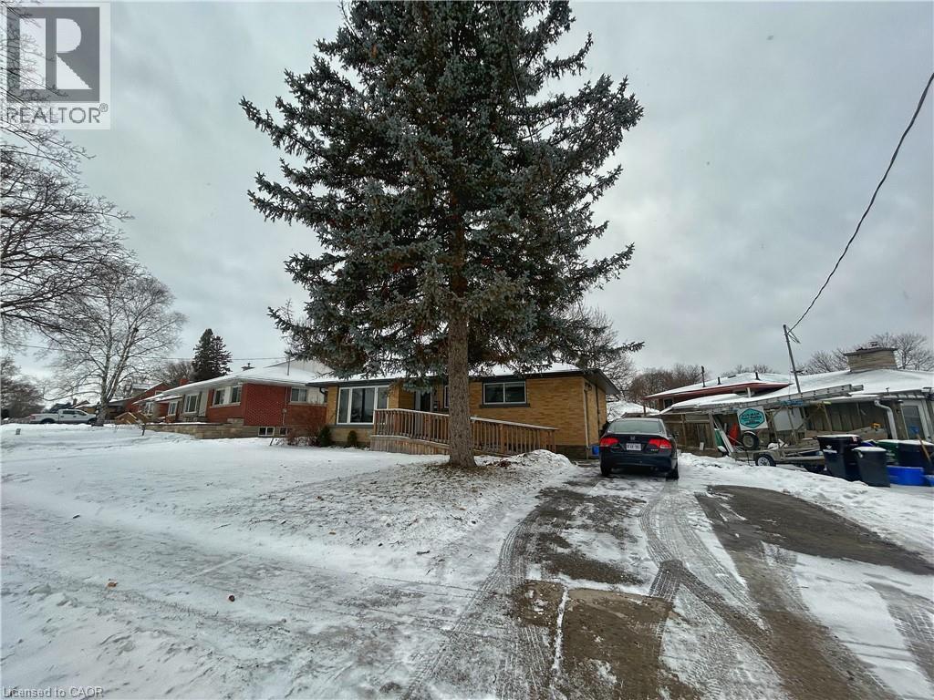 MLS® listing #29199043 for sale located at 47 HARBER Avenue Unit# Upper