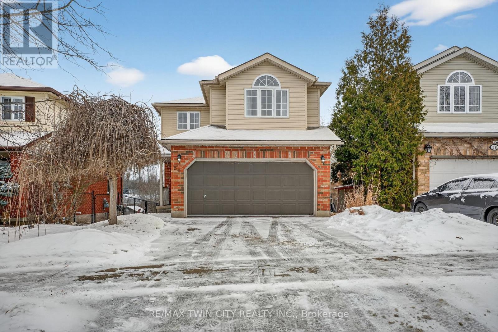 MLS® listing #29200828 for sale located at 54 GLENCLIFFE COURT