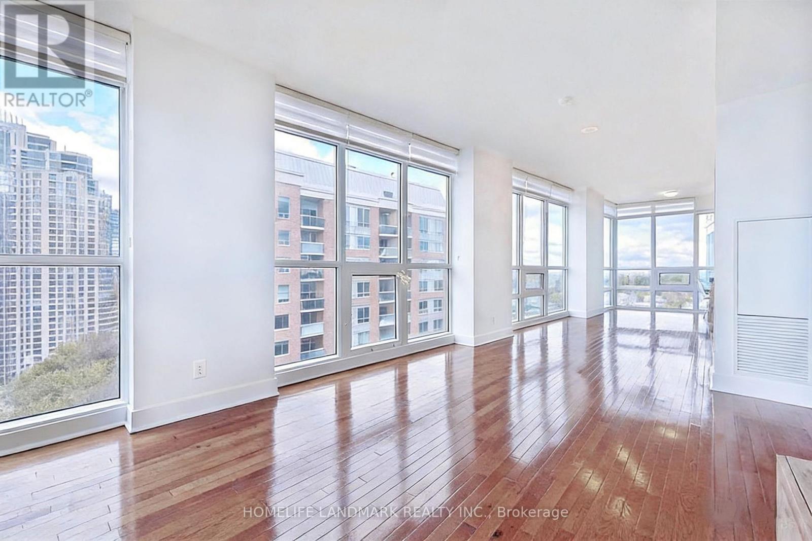 MLS® listing #29201773 for sale located at 1002 - 26 NORTON AVENUE