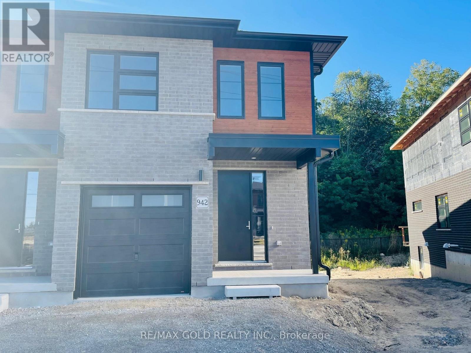 MLS® listing #29202006 for sale located at 942 ROBERT FERRIE DRIVE