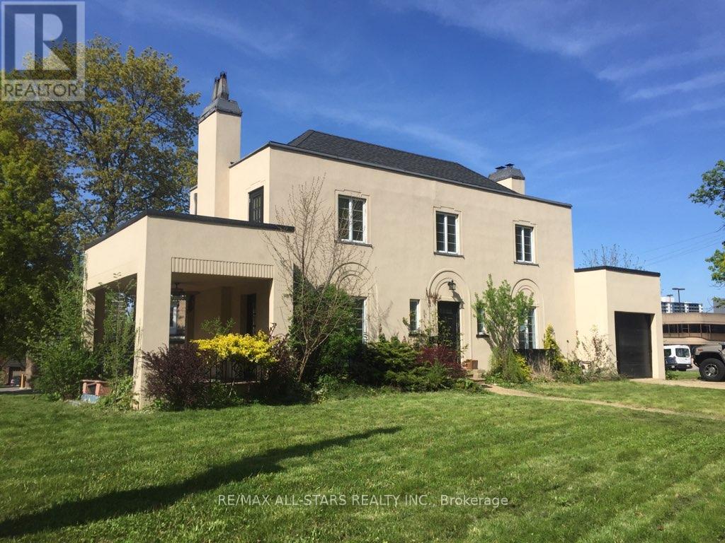 MLS® listing #29203448 for sale located at 1 ST JAMES PLACE