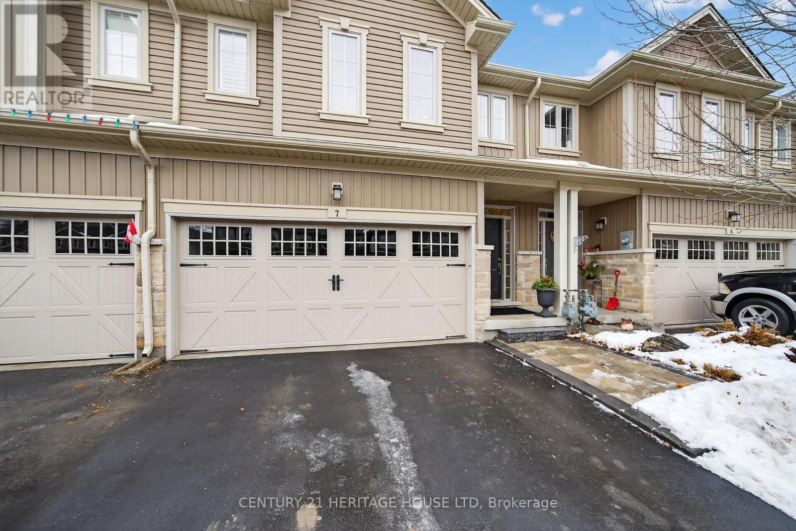 MLS® listing #29203710 for sale located at 7 - 80 WILLOW STREET