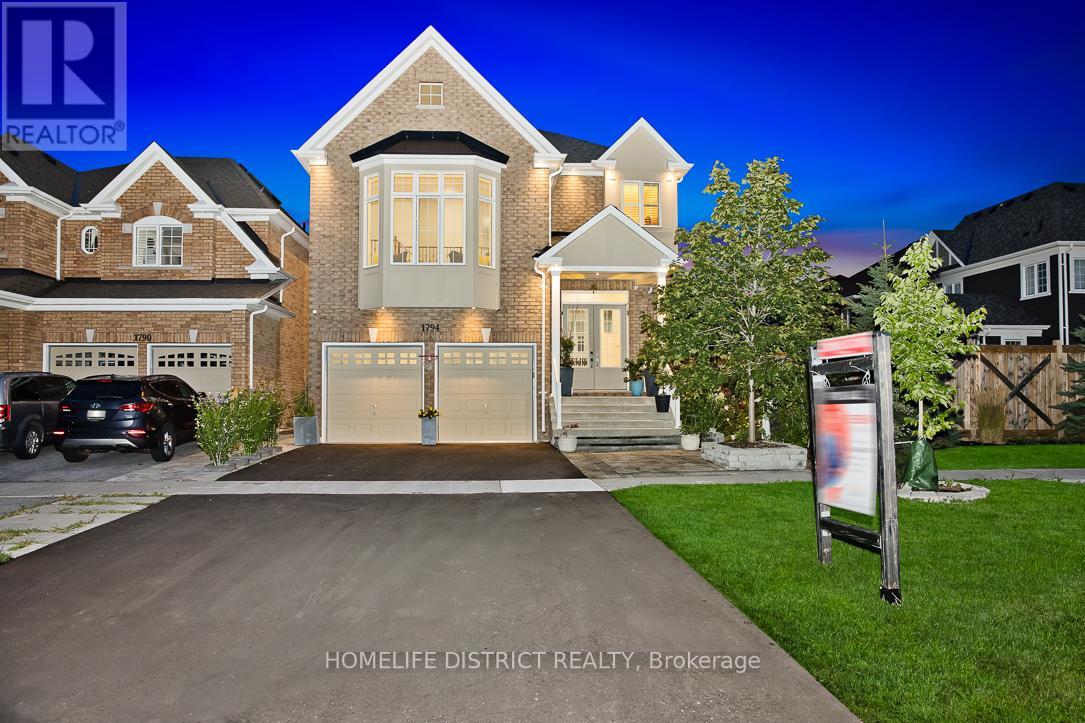 MLS® listing #29204004 for sale located at 1794 GRANDVIEW STREET N