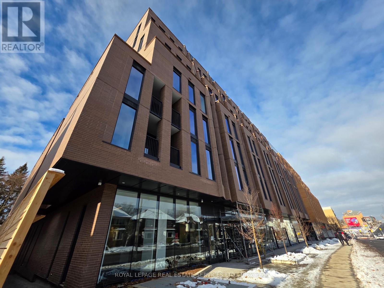 MLS® listing #29204676 for sale located at 308 - 1720 BAYVIEW AVENUE