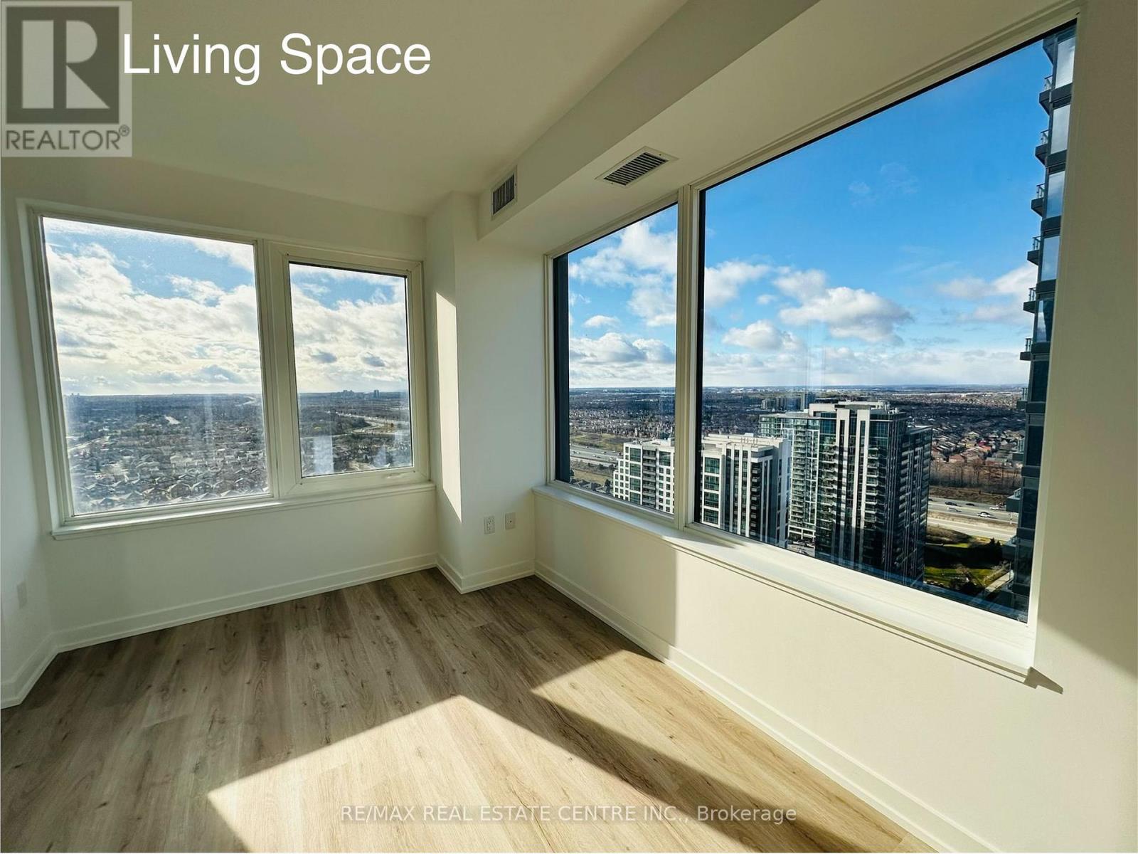 MLS® listing #29205358 for sale located at 2710 - 395 SQUARE ONE DRIVE