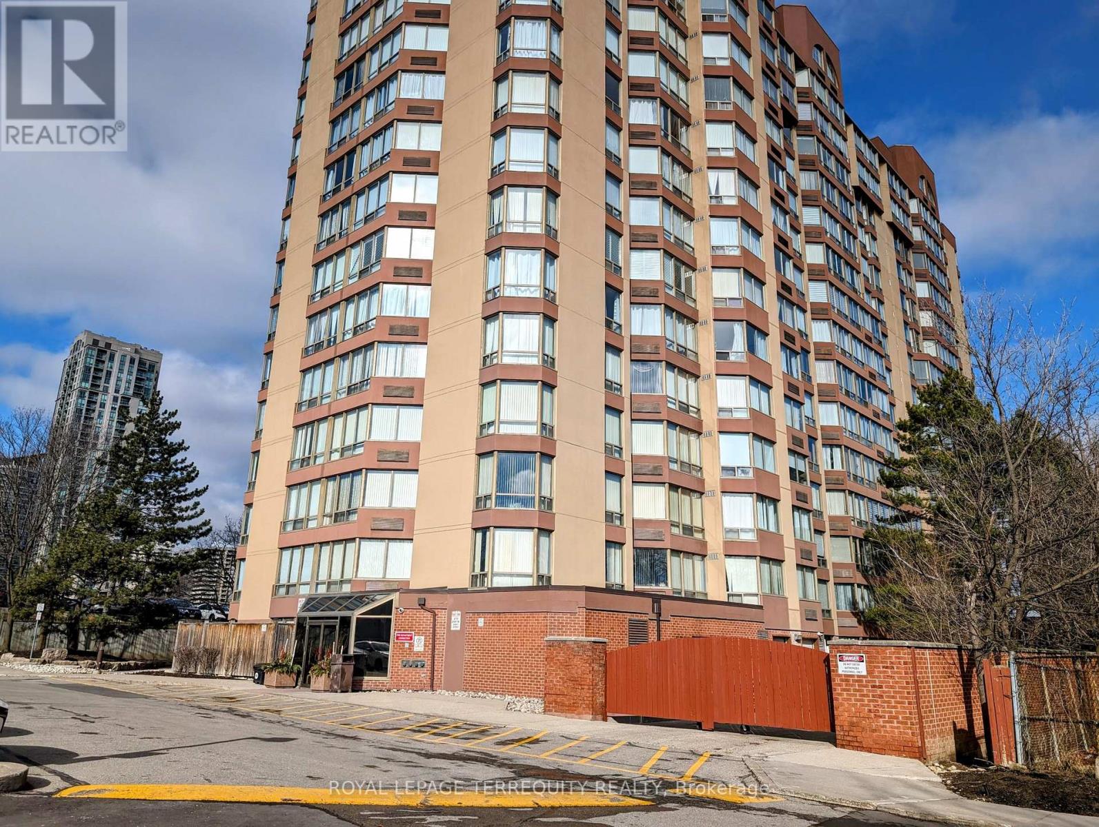 MLS® listing #29207104 for sale located at 1002 - 25 FAIRVIEW ROAD W