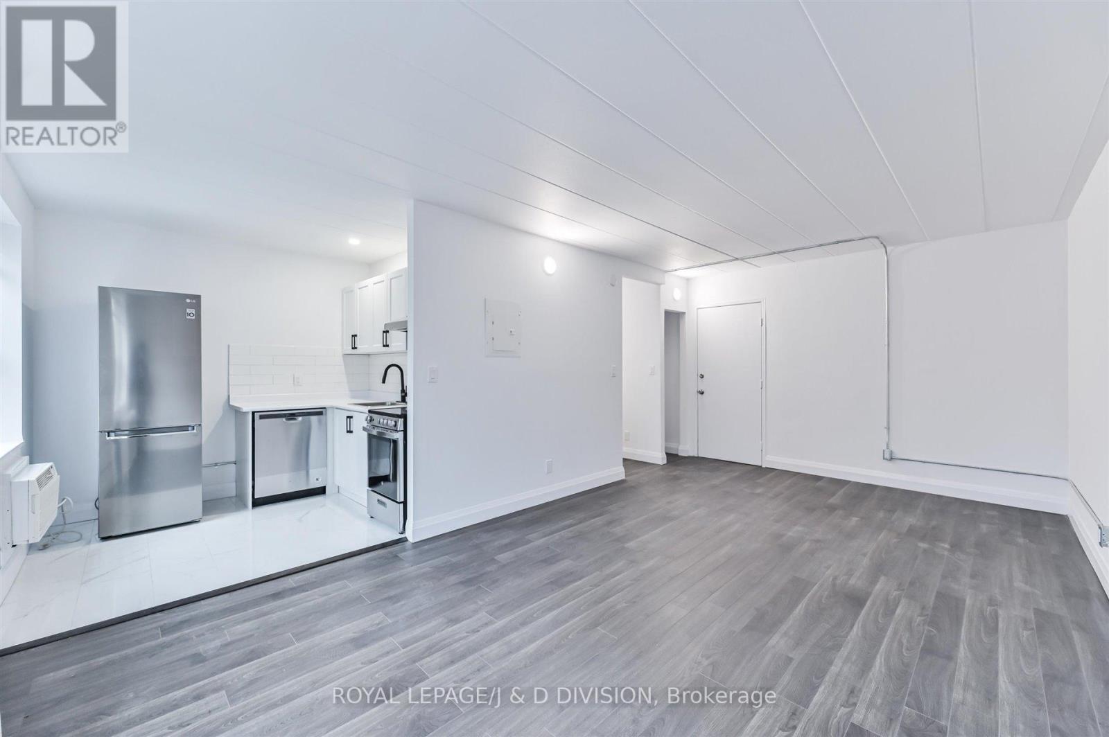 MLS® listing #29207351 for sale located at 207 - 325 SAMMON AVENUE