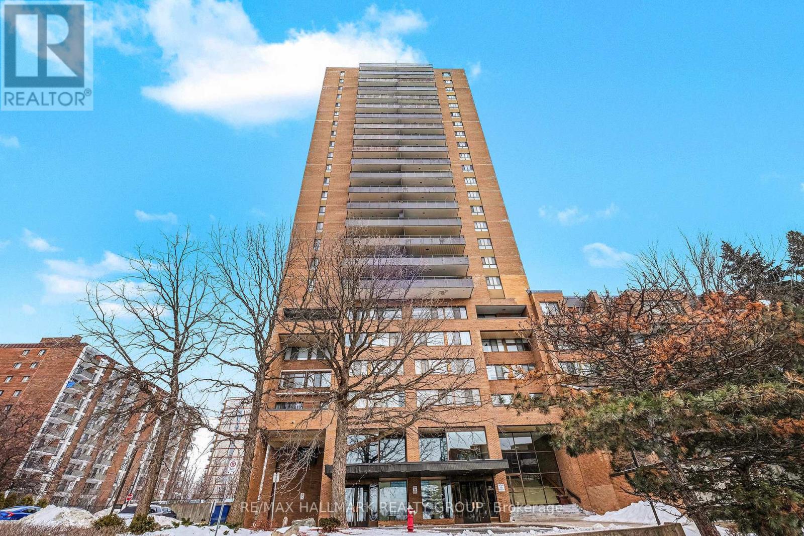 MLS® listing #29208342 for sale located at 350 - 505 ST LAURENT BOULEVARD