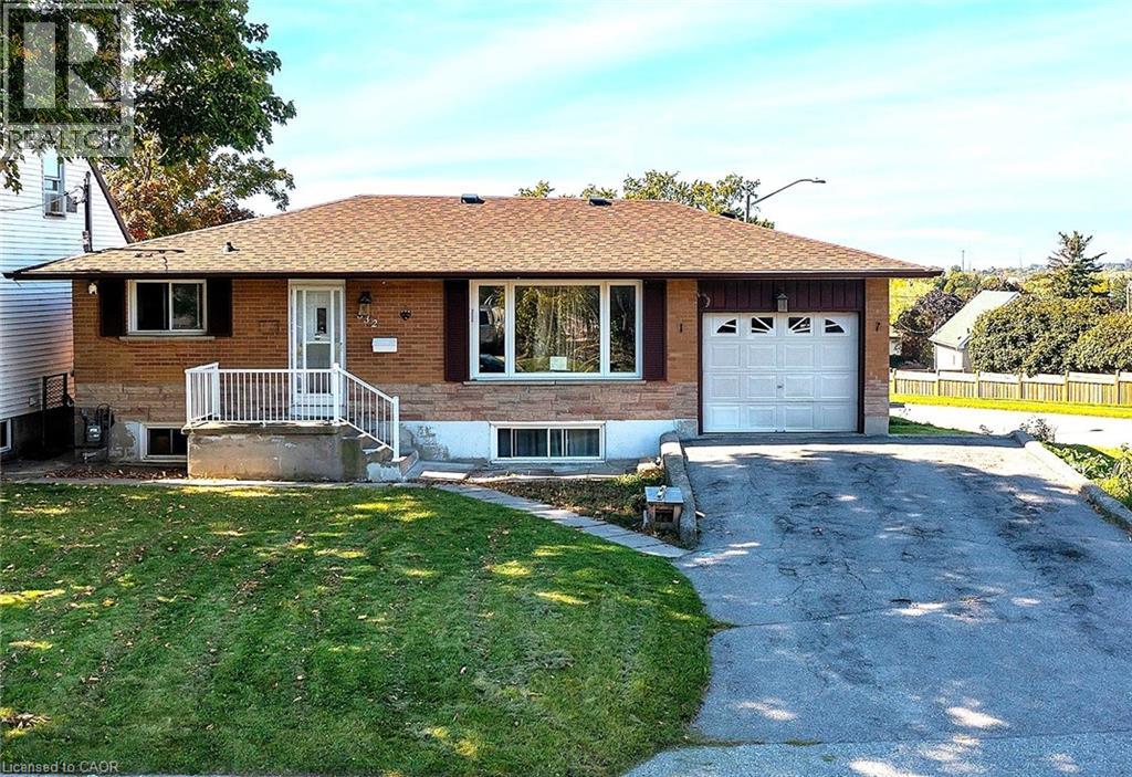 MLS® listing #29208493 for sale located at 532 MONTRAVE Avenue