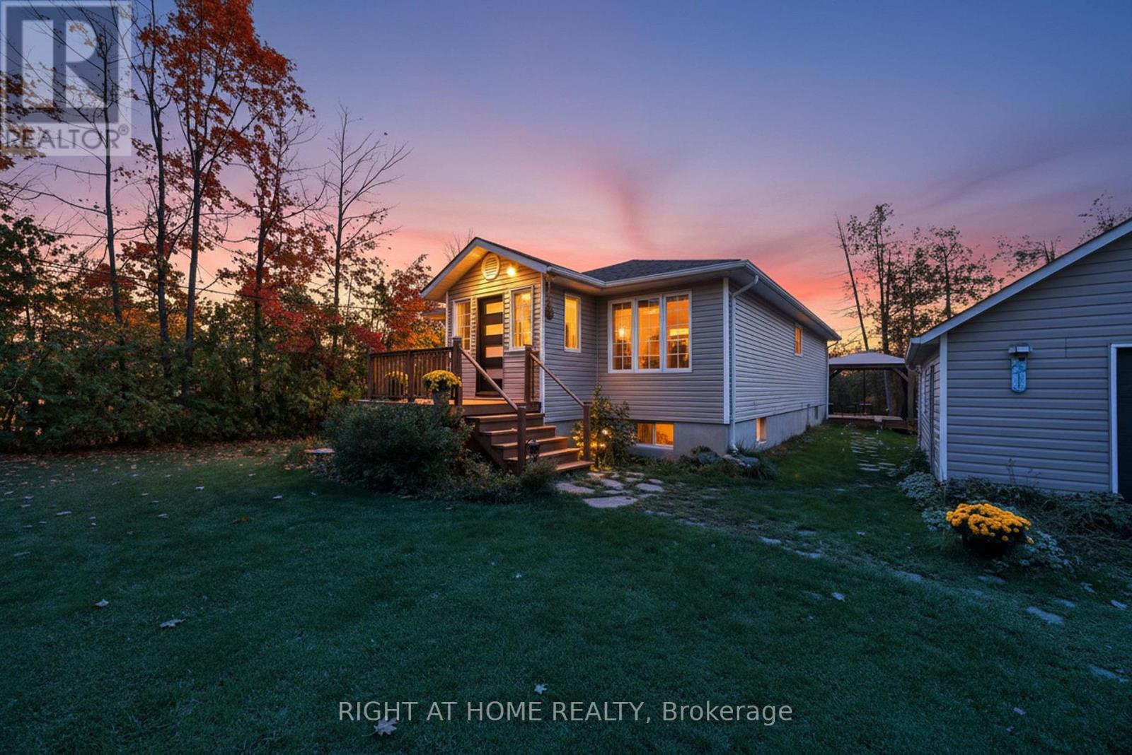 MLS® listing #29208582 for sale located at 73 POPLAR CRESCENT