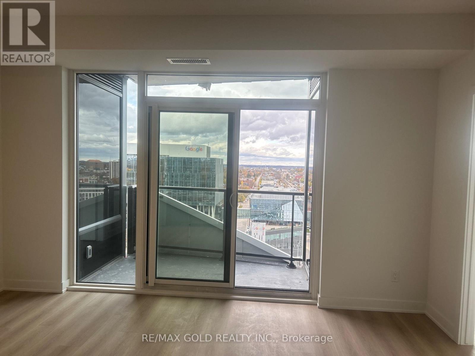 MLS® listing #29212188 for sale located at 1510 - 25 WELLINGTON STREET