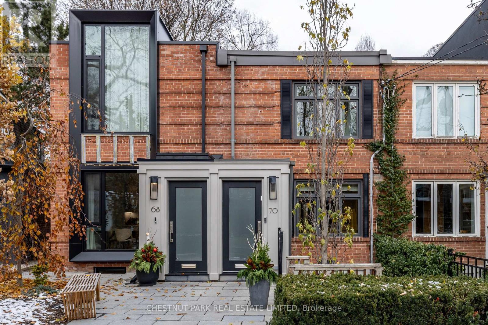 MLS® listing #29222155 for sale located at 70 SUMMERHILL GARDENS